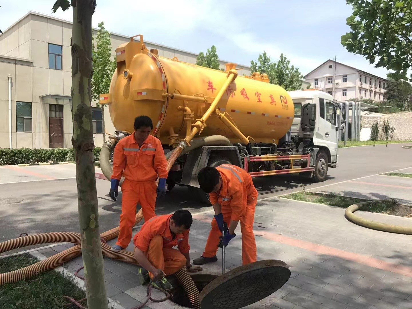顺德化粪池清理与5-8吨吸粪车施工效率分析